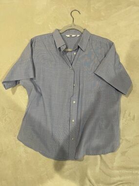 Uniqlo Light Blue Short-Sleeve Button-Down Shirt